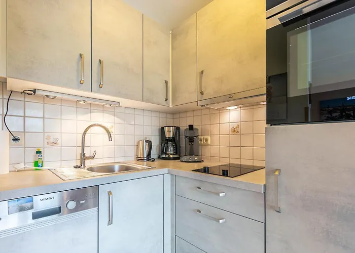 4 Strandlaeufer Im Bad Id 018 * Sankt Peter-Ording